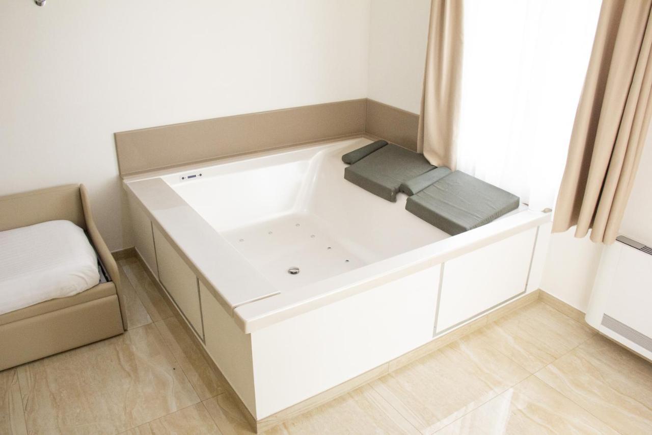 B&B Imperial Exclusive Rooms & Breakfast Porto Cesareo Ngoại thất bức ảnh